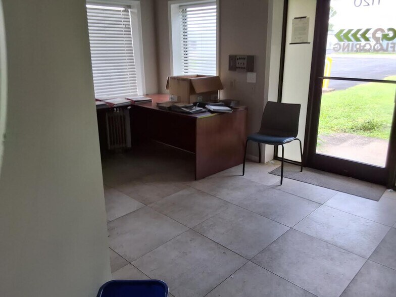 More Photos Of 1120 Courier Pl, Smyrna Warehouse For Lease