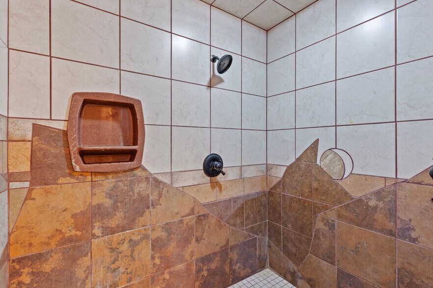 More Photos Of 603 N River St, Hot Springs Hotel For Sale