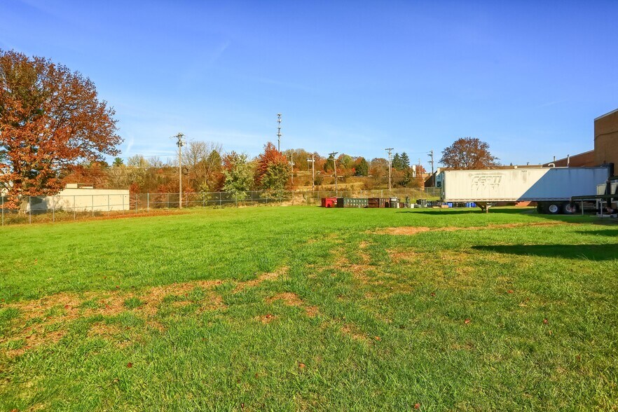 More Photos Of 150 Gamma Dr, Pittsburgh Light Manufacturing For Sale