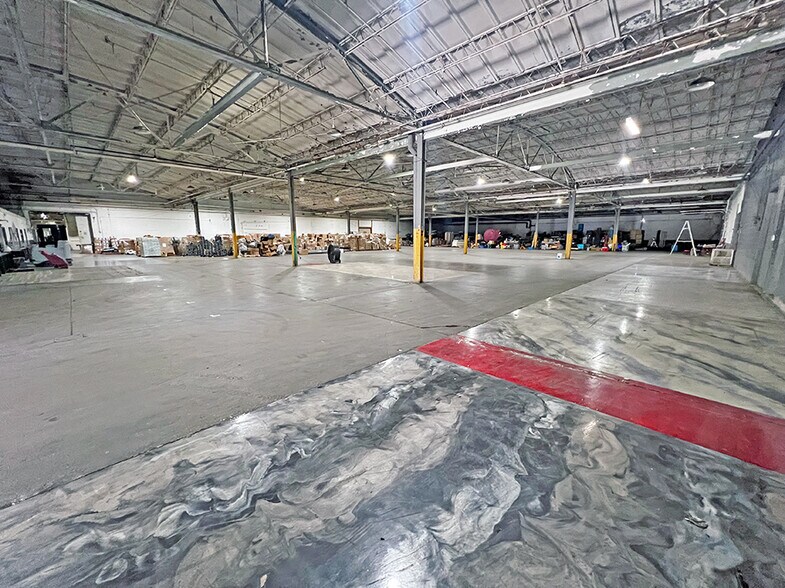 More Photos Of 2401 W Herrin St, Herrin Warehouse For Sale