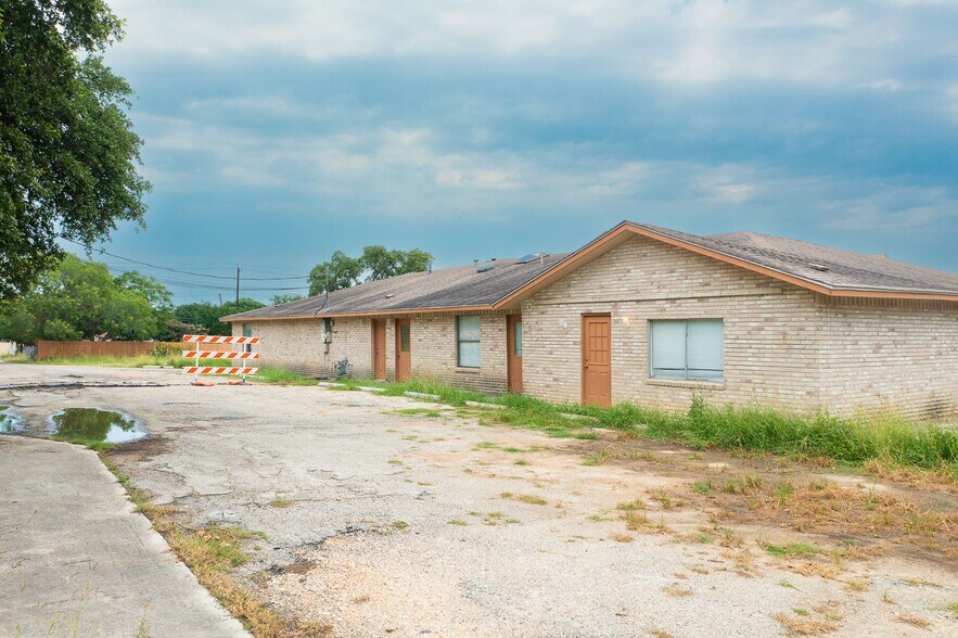 More Photos Of 6628 Crestway Dr, San Antonio Flex For Sale