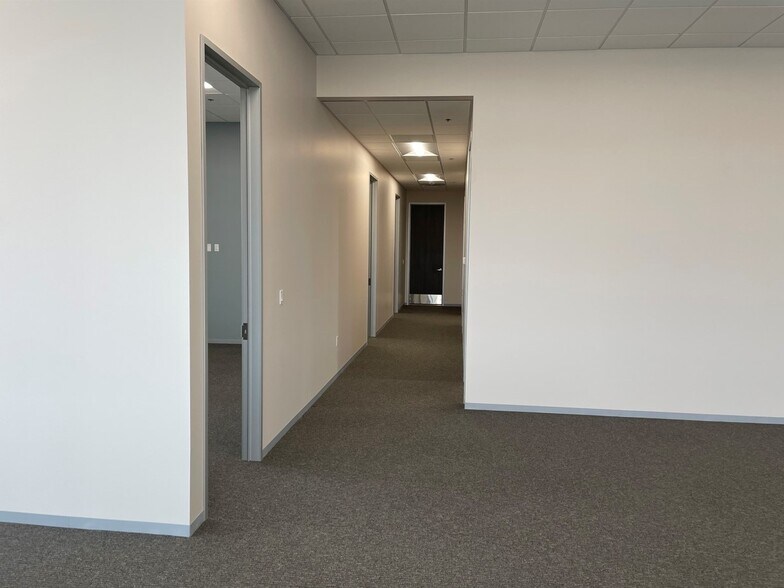 More Photos Of 7737 Cherokee Rd, Katy Distribution For Sale