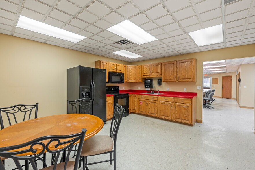 More Photos Of 275 Larcel Dr, Sikeston Flex For Lease