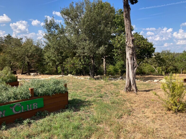 More Photos Of 220 Foremost Dr, Austin Schools For Lease