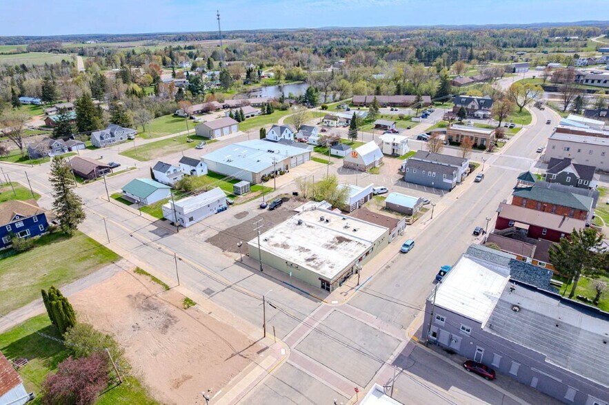 More Photos Of 234 Cedar St, Tigerton Supermarket For Sale