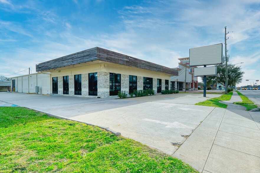 More Photos Of 13939 Westheimer Rd, Houston Flex For Sale