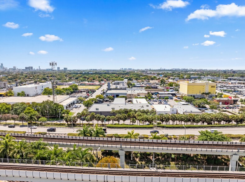 More Photos Of 2500 NW 39th St, Miami Light Distribution For Sale