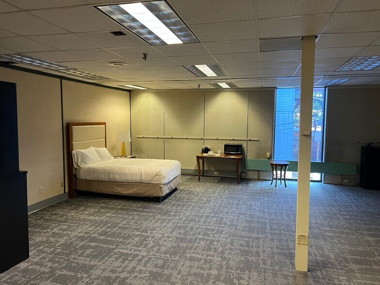 More Photos Of 136 Center St, Old Town Office For Sale
