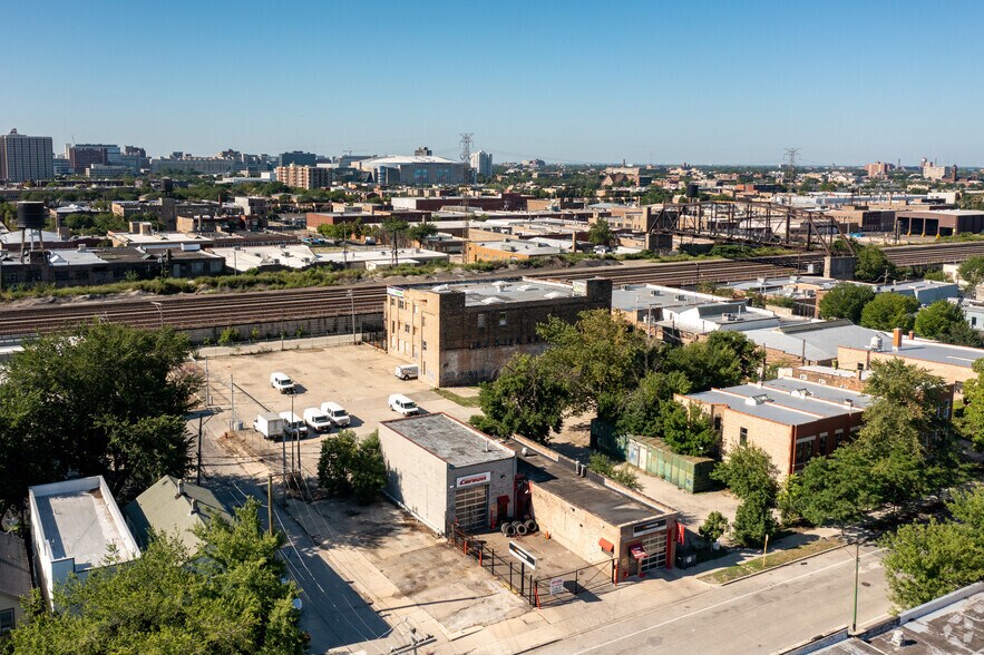 More Photos Of 1648 W Kinzie St, Chicago Loft Creative Space For Sale