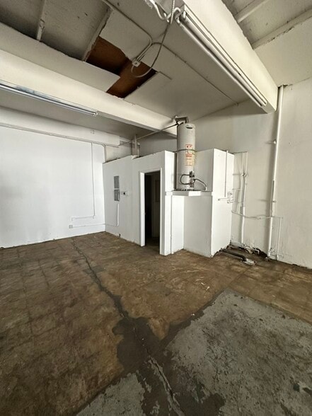 More Photos Of 662-672 Enterprise St, Escondido Warehouse For Lease