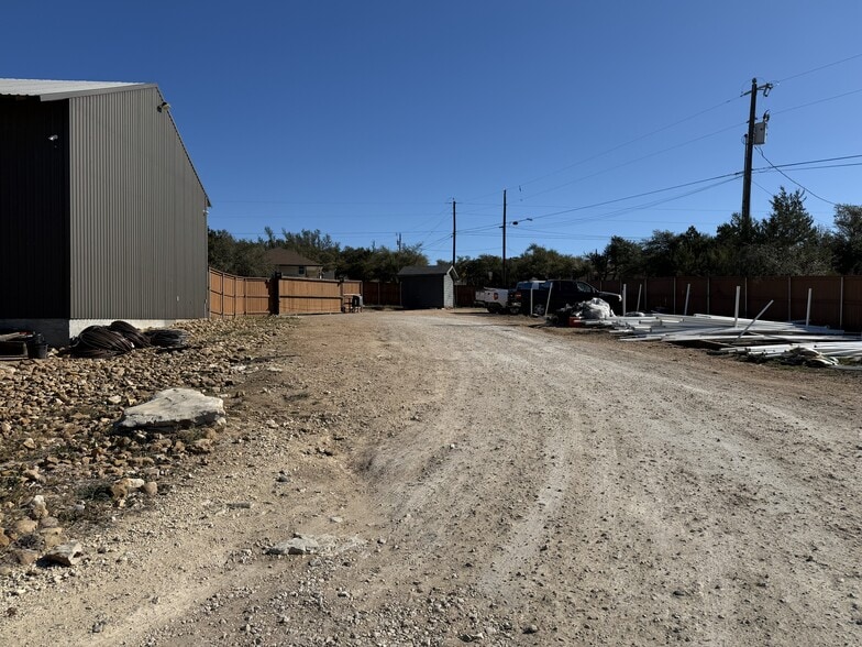 More Photos Of 1030 Canyon Bend Dr, Dripping Springs Industrial For Lease