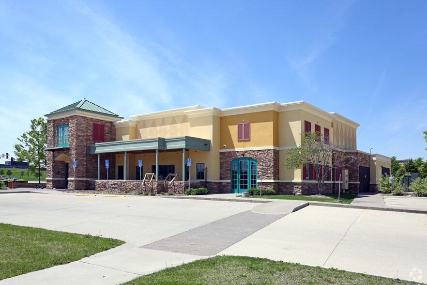 More Photos Of 490 S 68th St, West Des Moines Restaurant For Lease