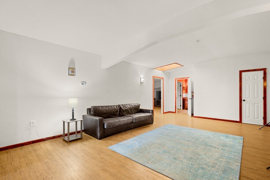 More Photos Of 4701 Hudson Bend Rd, Austin Freestanding For Sale