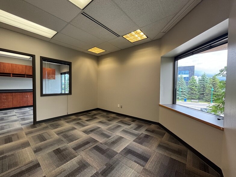 More Photos Of 3900 Arctic Blvd, Anchorage Office For Sale