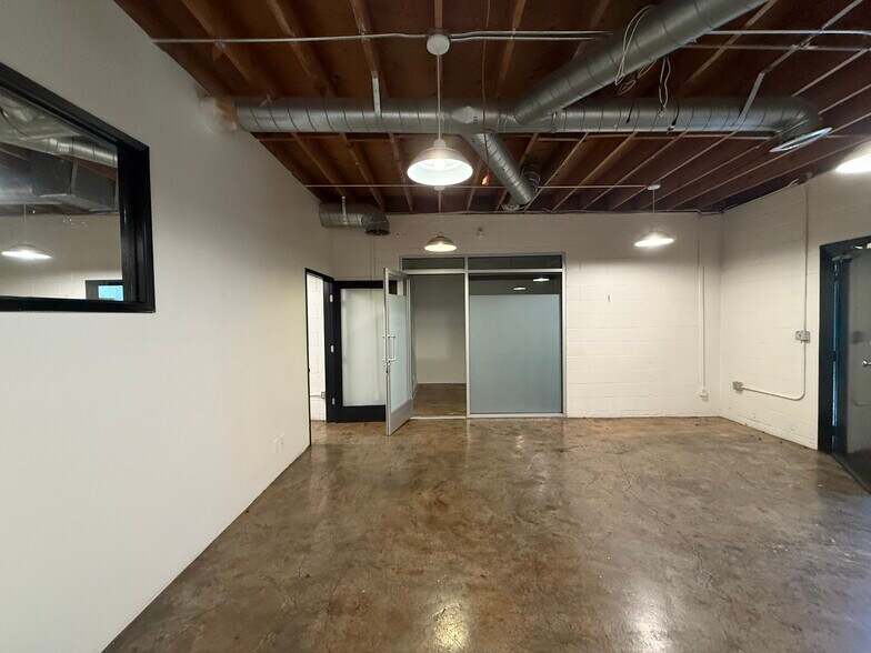 More Photos Of 6033 Washington Blvd, Culver City Storefront For Lease