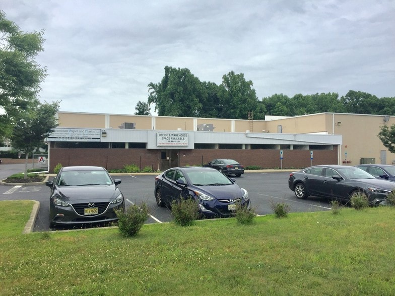 More Photos Of 8 Timber Ln, Marlboro Manufacturing For Lease