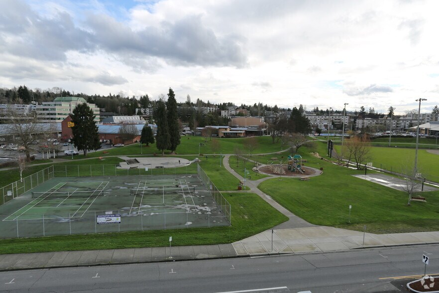 More Photos Of 324 Central Way, Kirkland Apartments For Lease