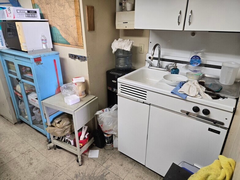 More Photos Of 1122 S Alvarado St, Los Angeles Warehouse For Lease