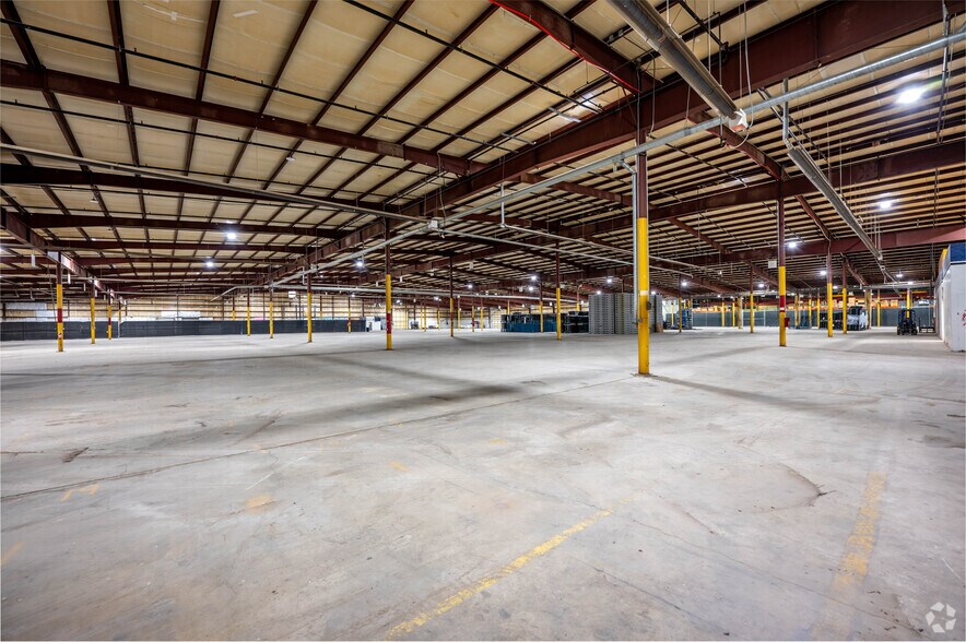 More Photos Of 325 12th St SE, Linton Manufacturing For Lease