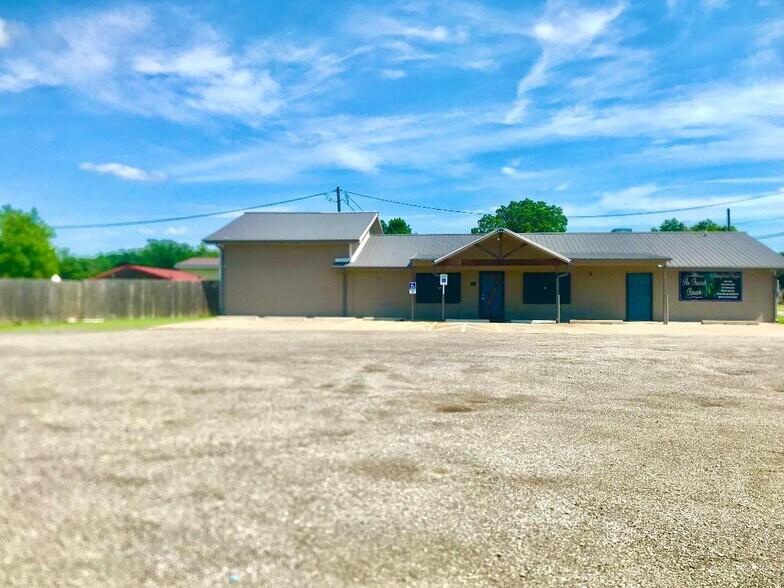 More Photos Of 711 N Steele Ave, Cushing Restaurant For Sale