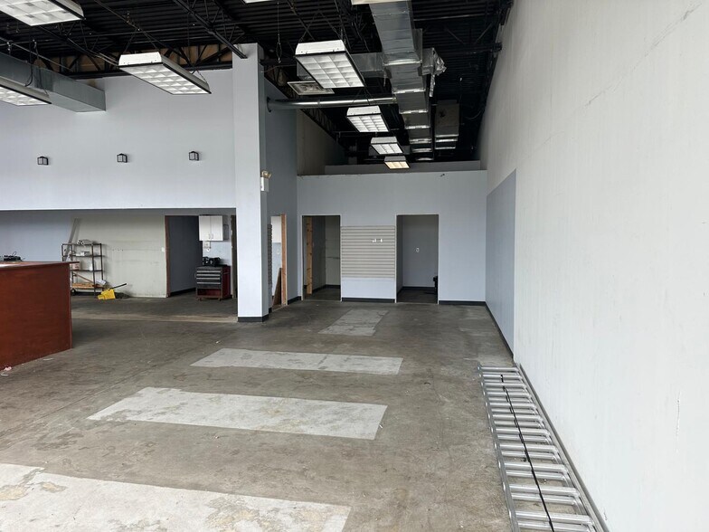 More Photos Of 3063 Cropsey Ave, Brooklyn Storefront For Lease
