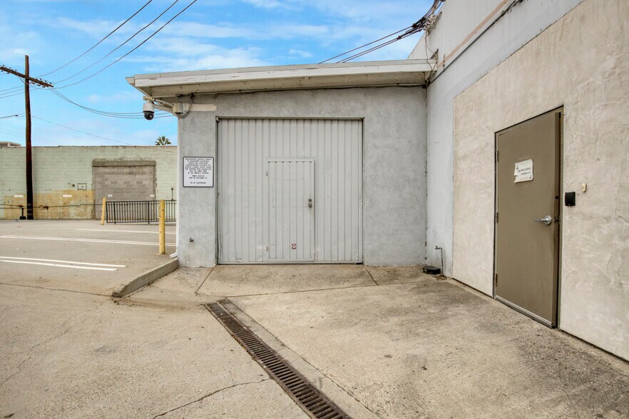 More Photos Of 3401 Winona Ave, Burbank Warehouse For Sale