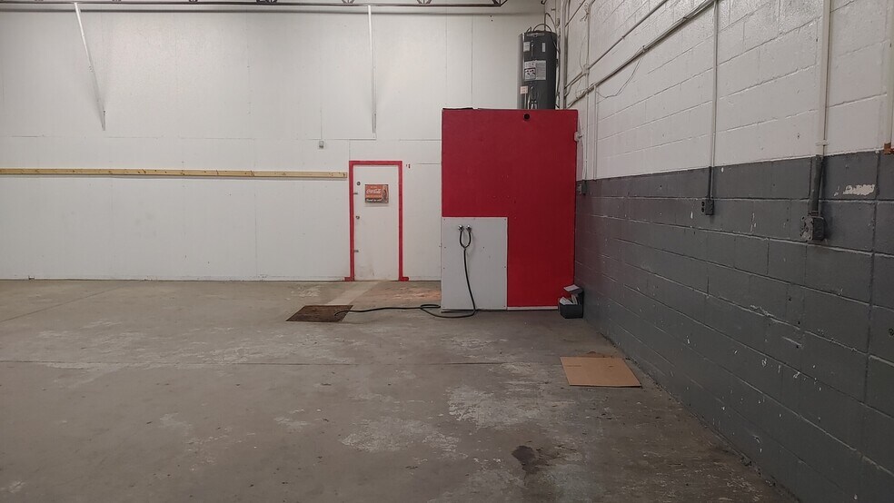 More Photos Of 9912 72 Ave NW, Edmonton Industrial For Lease