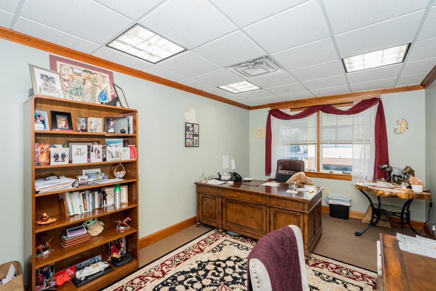 More Photos Of 120 West Ave, Saratoga Springs Office For Sale