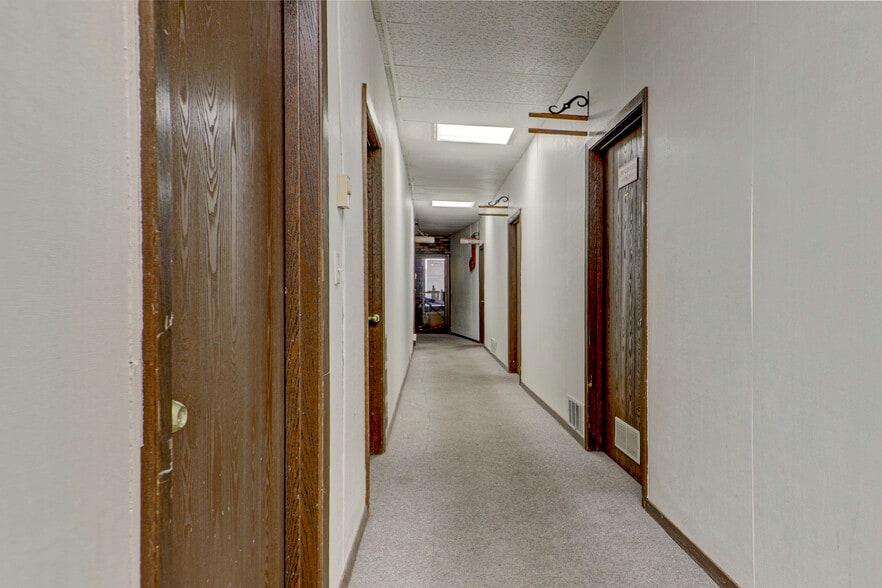 More Photos Of 1415-1425 W Kamps Ave, Appleton Office Residential For Lease