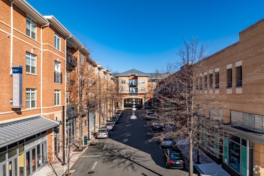 More Photos Of 12950-12976 Highland Crossing Dr, Herndon Unknown For Lease