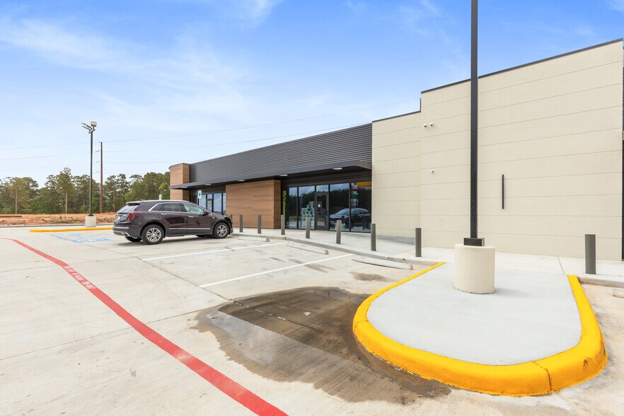 More Photos Of I-45 South, Huntsville Storefront Retail Office For Lease