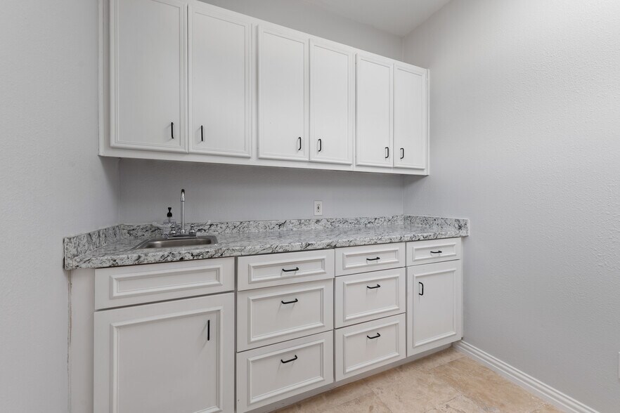 More Photos Of 103 Thousand Oaks Blvd, Georgetown Medical For Lease