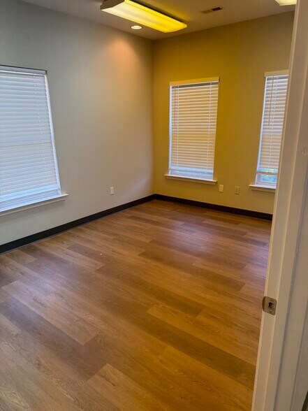 More Photos Of 56-58 Saint Marks Rd, Taylors Office For Lease