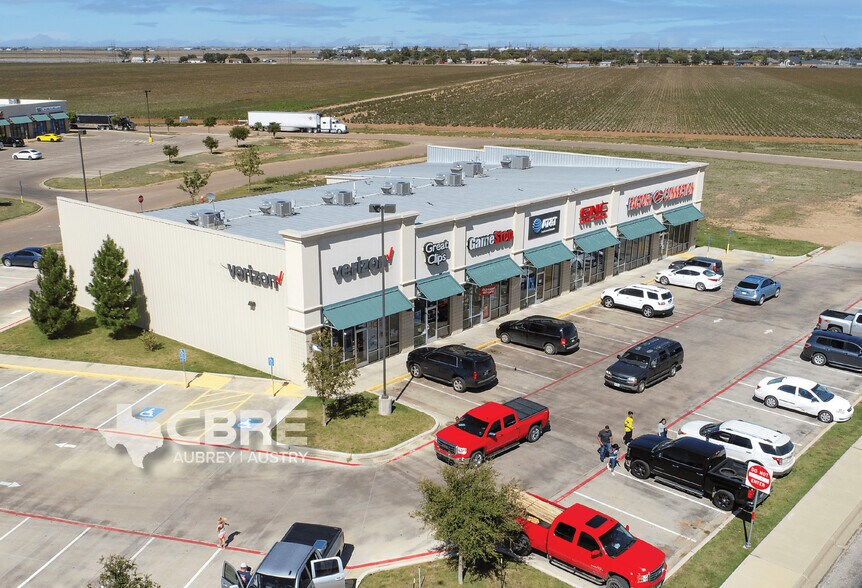 More Photos Of 1601 N I-27, Plainview Storefront Retail Office For Lease
