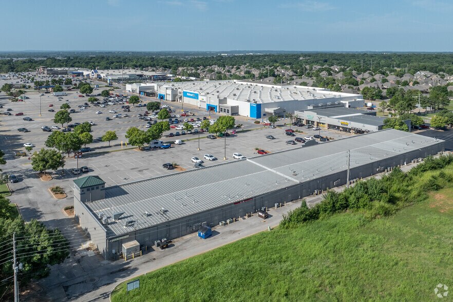 More Photos Of 10848 S Memorial Dr, Tulsa Unknown For Lease