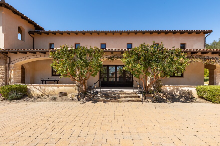 More Photos Of 6914 Solano Verde Dr, Somis Movie Radio TVStudio For Sale