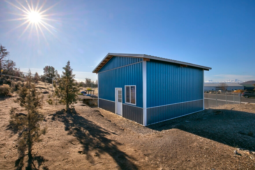 More Photos Of 932 4th ct, Redmond Warehouse For Sale