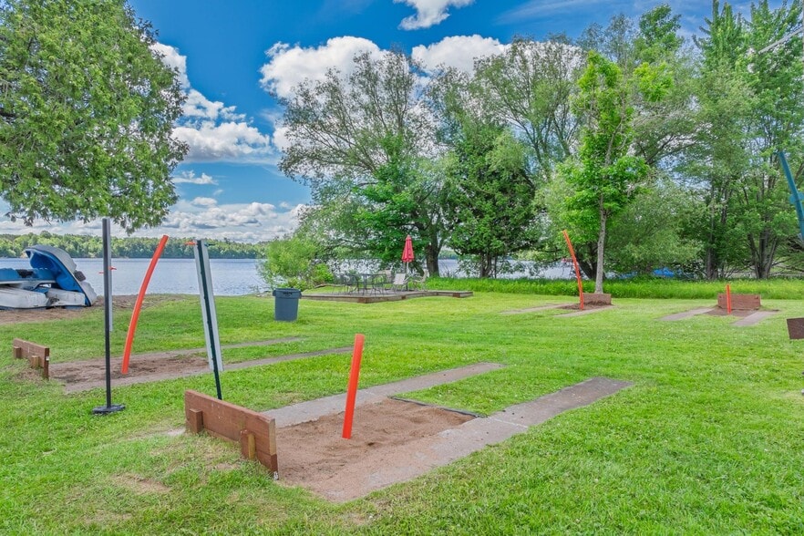 More Photos Of 11633 Lakeview Dr, Butternut Restaurant For Sale