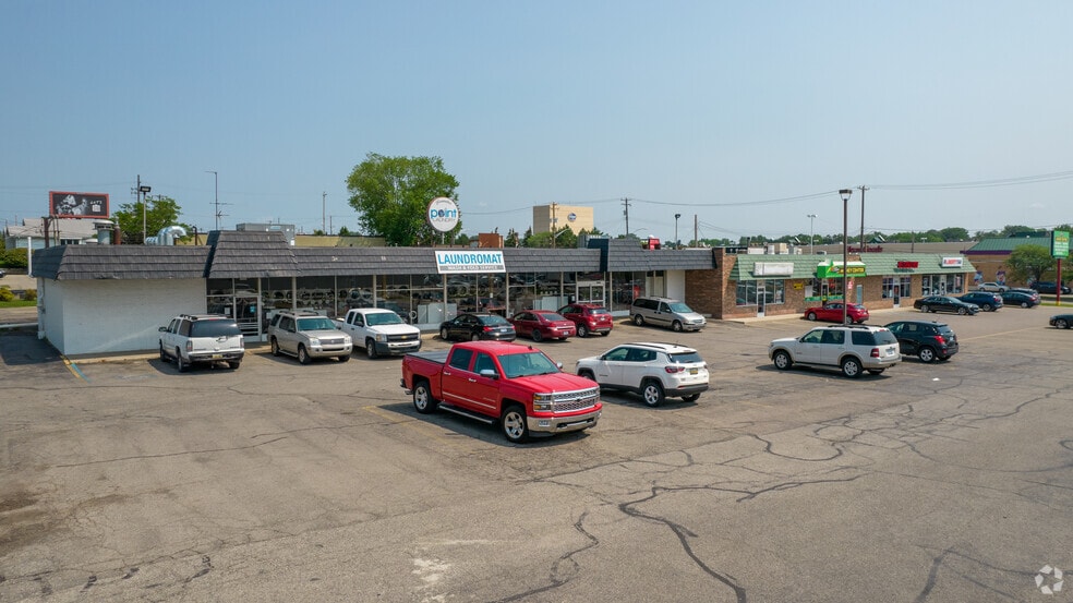 More Photos Of 401-407 N Clippert St, Lansing Unknown For Lease
