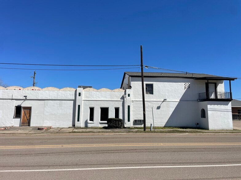 More Photos Of 444 Main St, Yorktown Restaurant For Sale