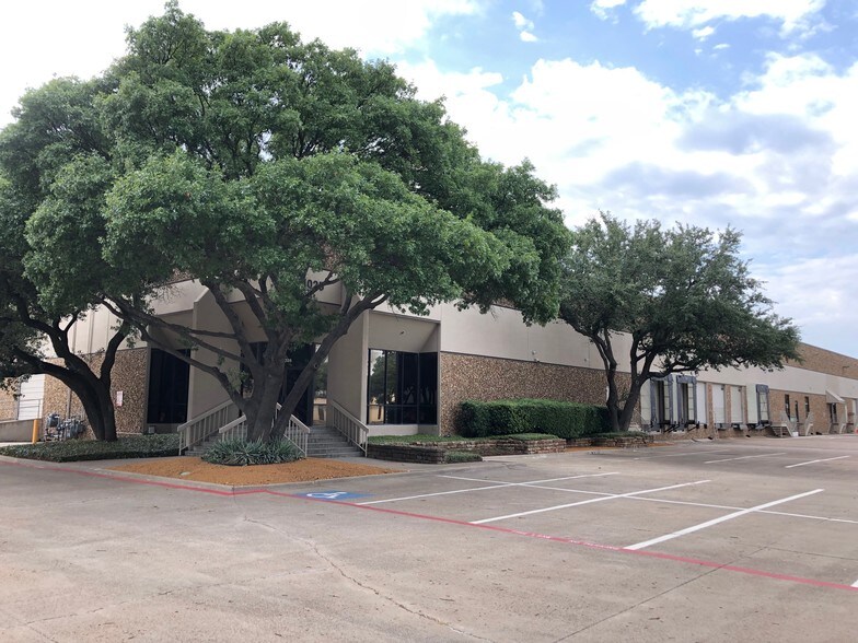 Primary Photo Of 11025-11035 Switzer Ave, Dallas Distribution For Lease