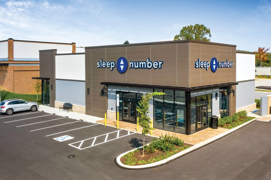 More Photos Of 215 N Pottstown Pike, Exton Storefront For Sale