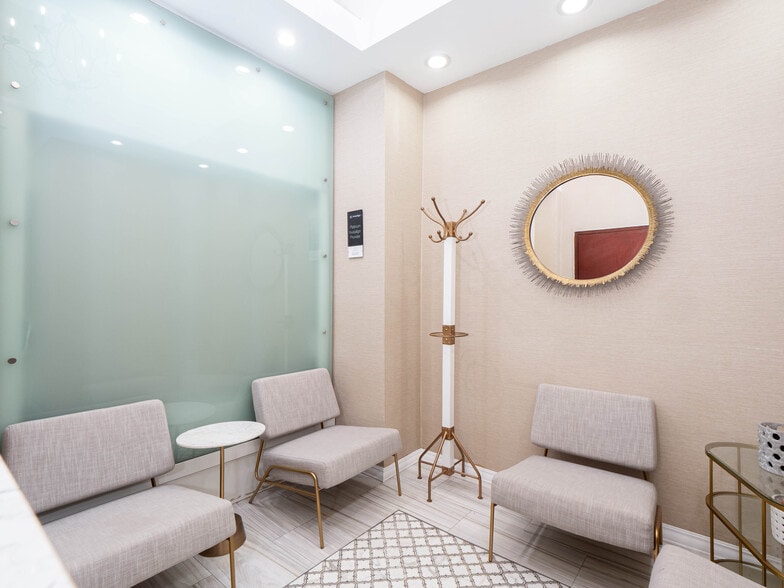 More Photos Of 130 E 63rd St, New York Apartments For Sale