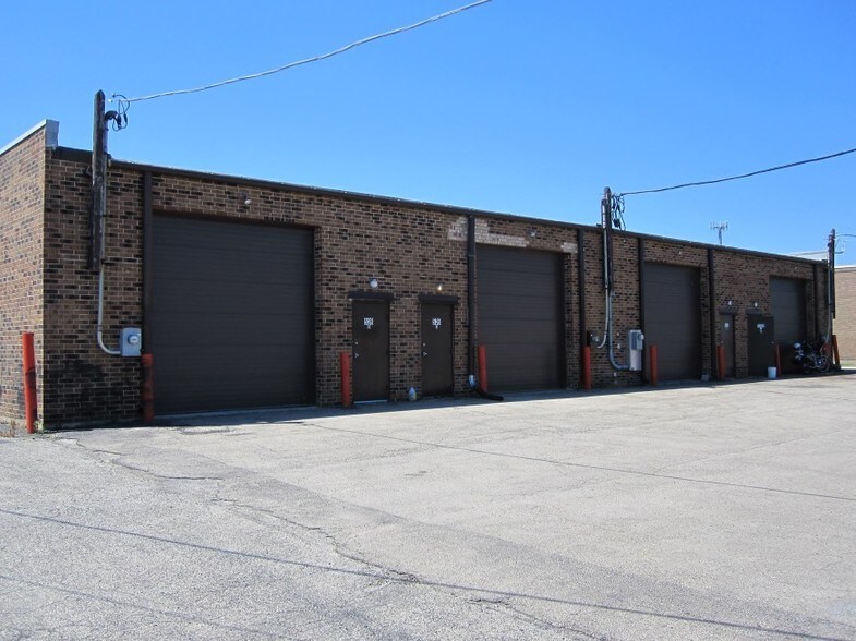 More Photos Of 528-532 Morse Ave, Schaumburg Warehouse For Lease