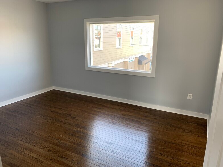 More Photos Of 200 Main St, Laurel Medical For Lease