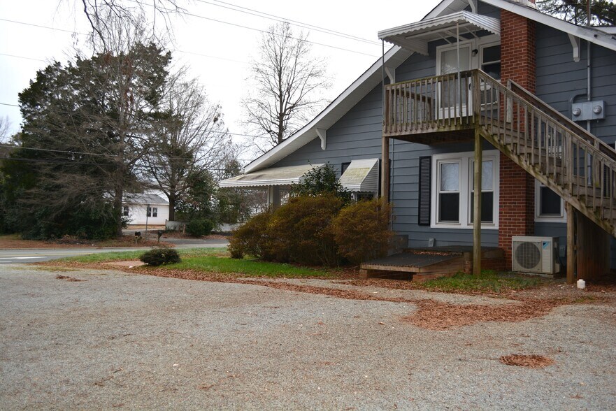 More Photos Of 579 West St, Pittsboro Office For Lease
