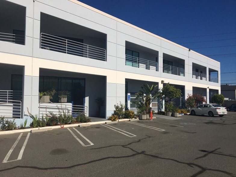 More Photos Of 1954 Placentia Ave, Costa Mesa Flex For Lease