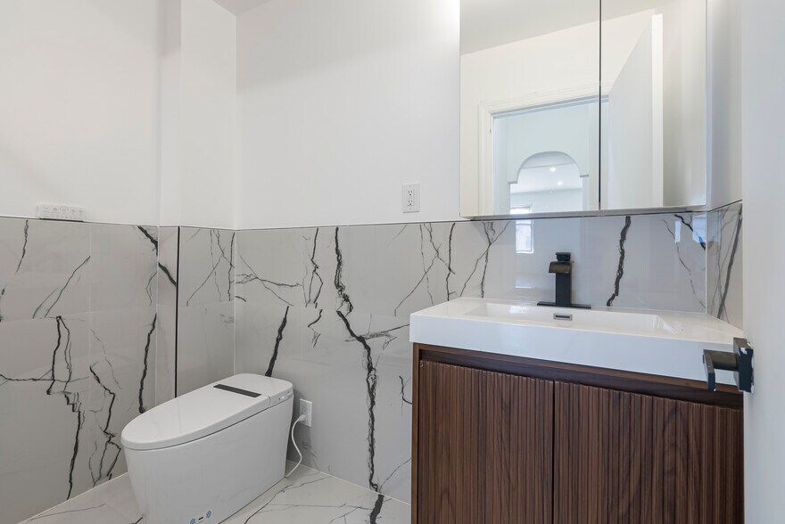 More Photos Of 1618 S Broad St, Philadelphia Apartments For Sale