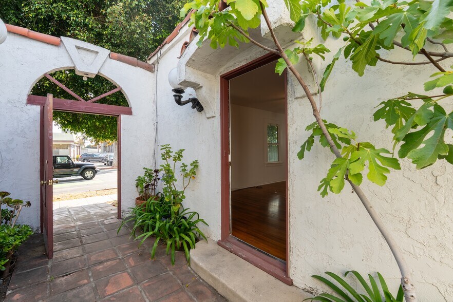 More Photos Of 1507-1509 14th St, Santa Monica Apartments For Sale