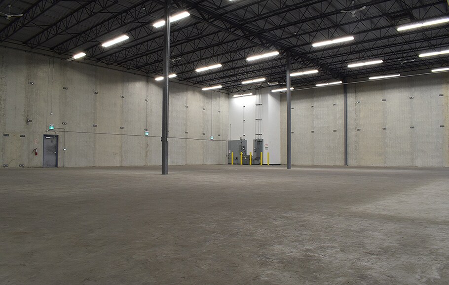 More Photos Of 107 Mountain View Rd, Winnipeg Warehouse For Lease